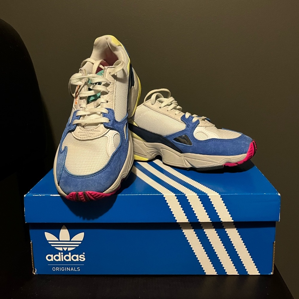 Adidas Falcon Women’s Chunky Sneaker 💙